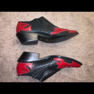 Roxies Leather Cowgirl shoes. Red and Black. Gently worn. Size 8.5